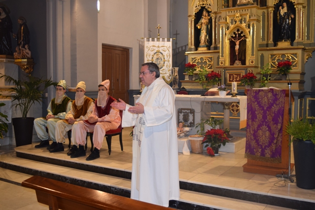 ADORACIÓN AL NIÑO JESÚS Y ENTREGA DE CARTAS A LOS PAJES DE SUS MAJESTADES LOS REYES MAGOS