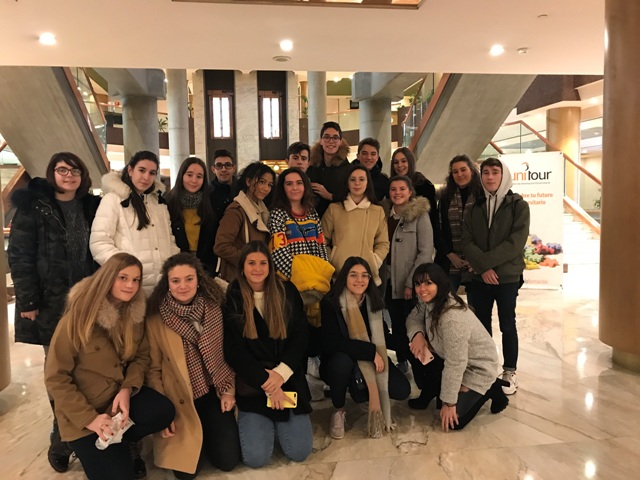 LOS ALUMNOS DE DE BACHILLERATO VISITAN UNITOUR EN ZARAGOZA