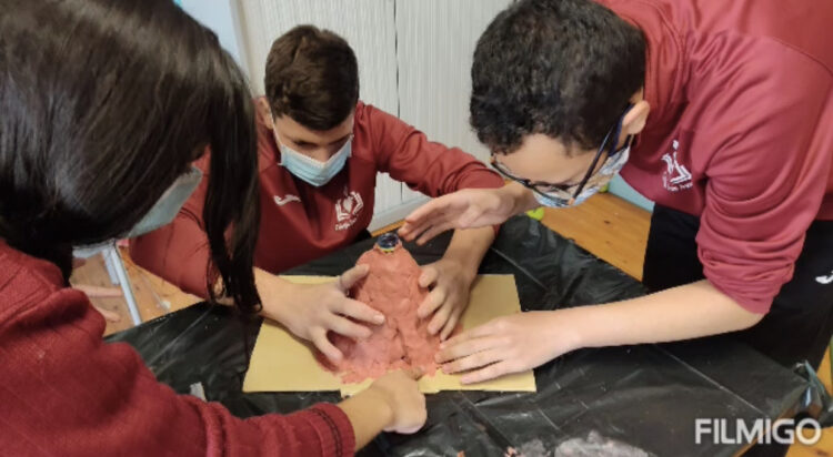 Maquetas de volcanes en Procua