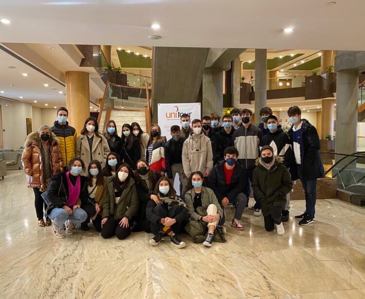 Los alumnos de bachillerato visitan Unitour en Zaragoza