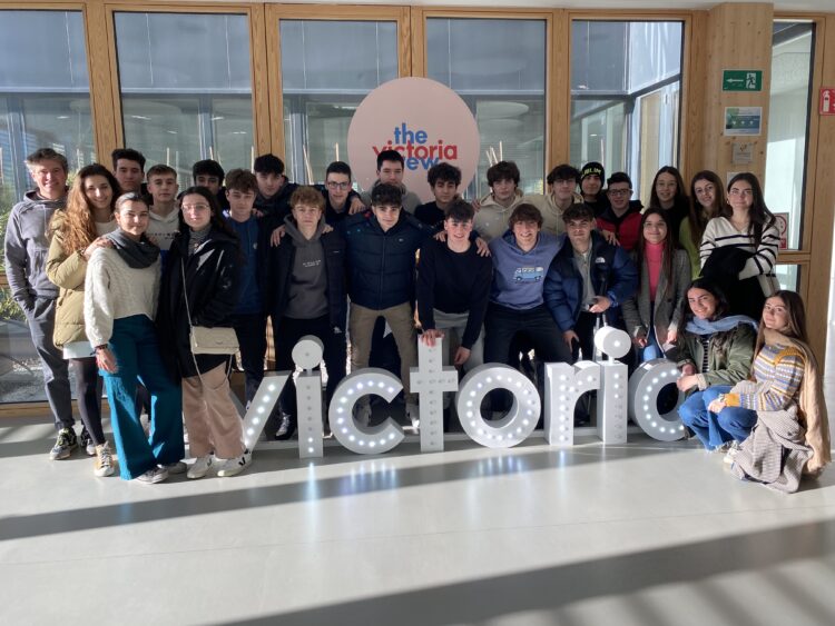 LOS ALUMNOS DE 2º DE BACHILLERATO VISITAN LAS EMPRESAS VICTORIA Y GRUPO VIRTO